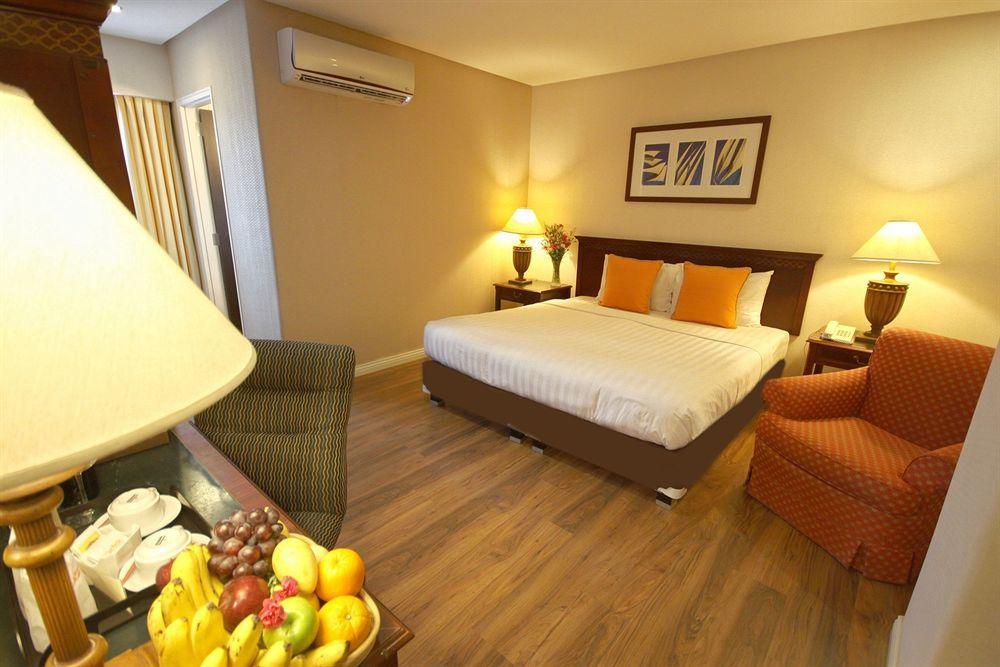 Court Meridian Hotel & Suites Olongapo Eksteriør billede