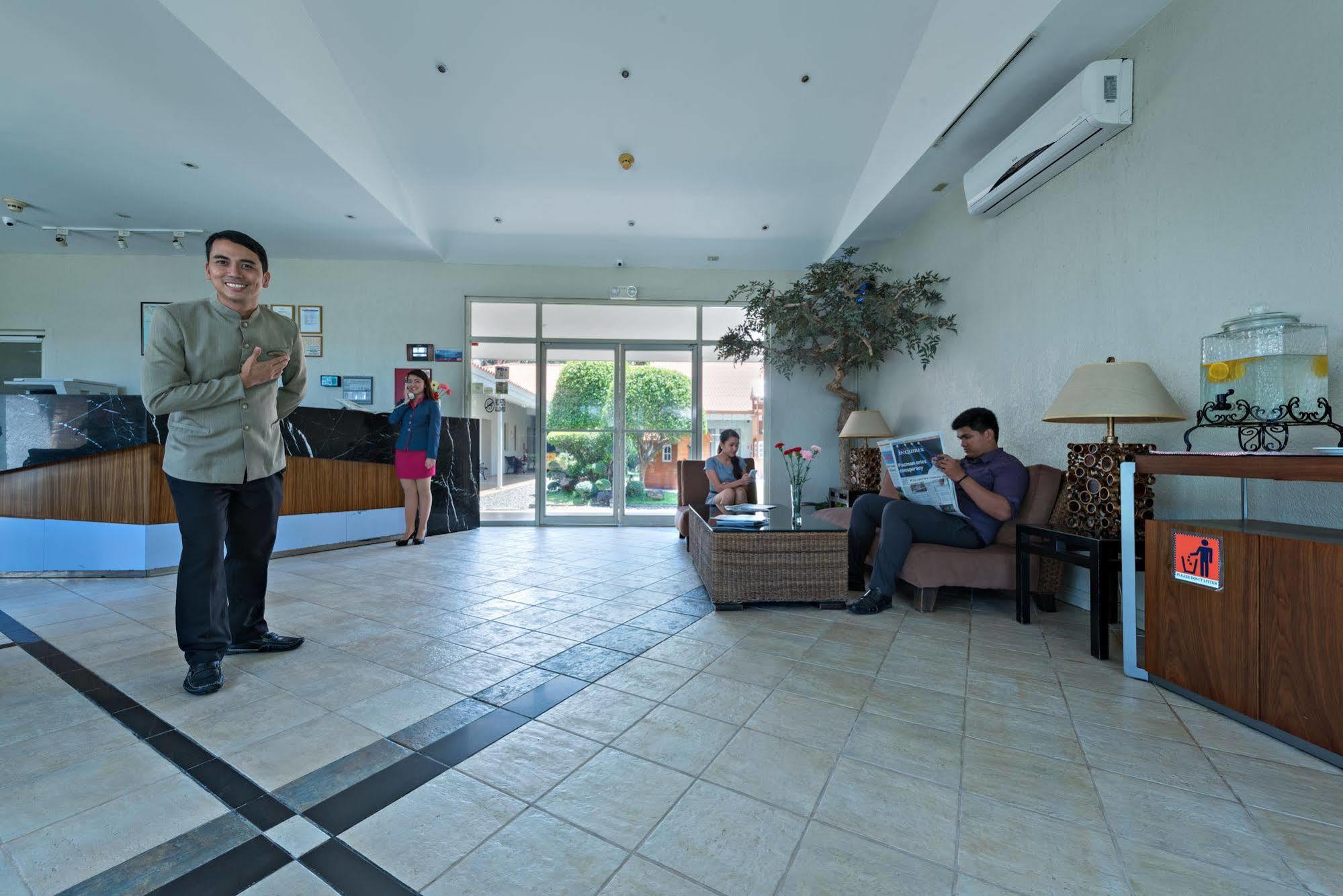 Court Meridian Hotel & Suites Olongapo Eksteriør billede