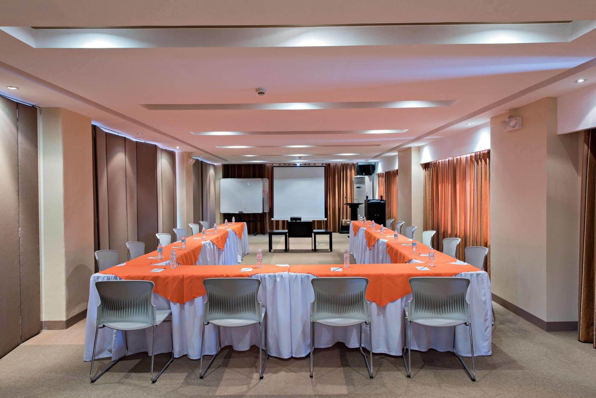 Court Meridian Hotel & Suites Olongapo Eksteriør billede