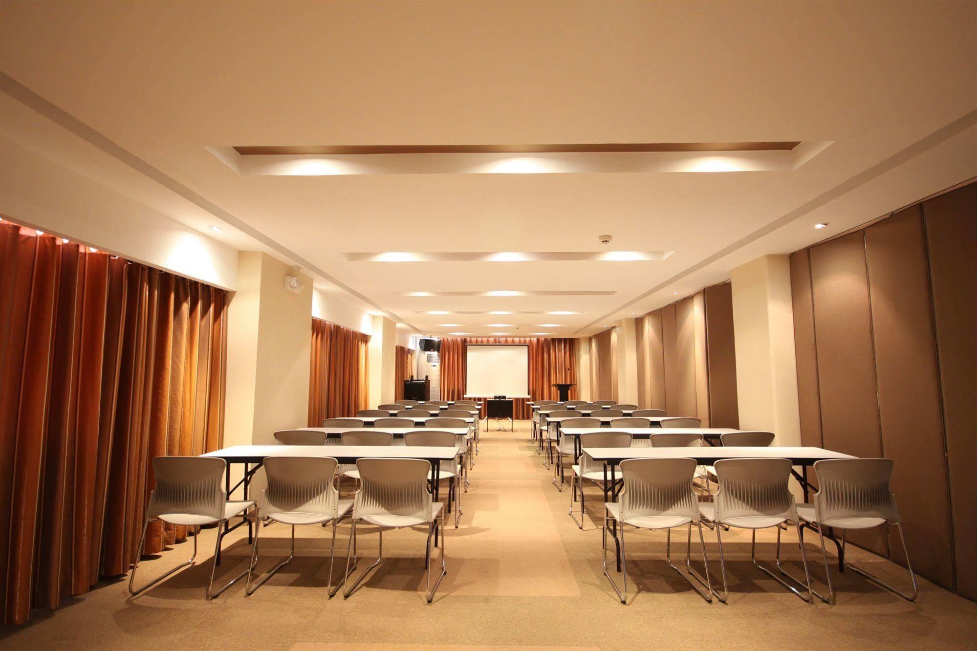 Court Meridian Hotel & Suites Olongapo Eksteriør billede