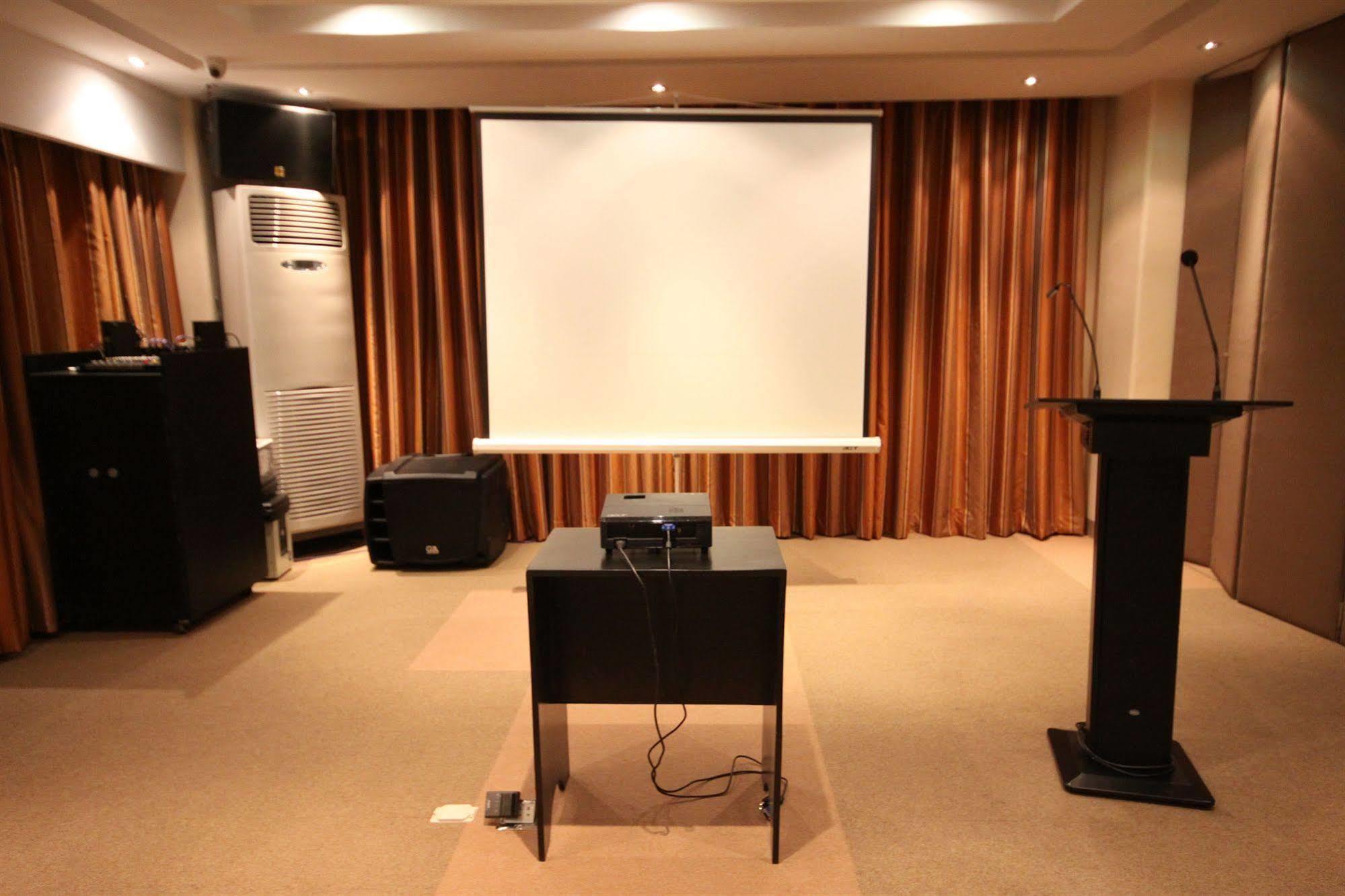 Court Meridian Hotel & Suites Olongapo Eksteriør billede