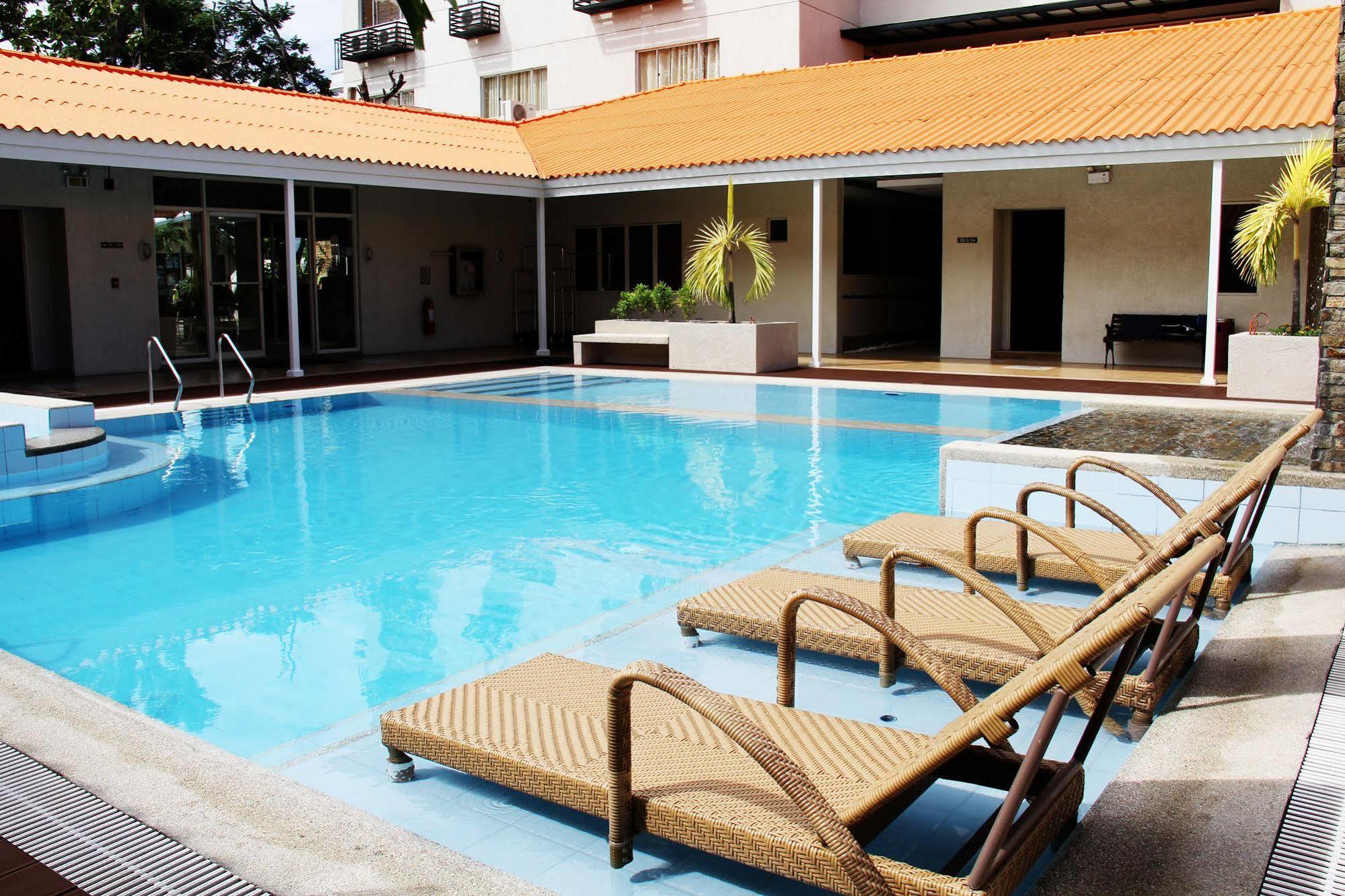 Court Meridian Hotel & Suites Olongapo Eksteriør billede